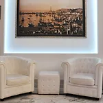 Hotel Twenty Nine 2*