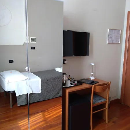 Hotel Twenty Nine 2*